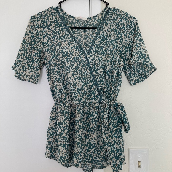 Sienna Sky Woman’s Floral Blouse- Like New - Picture 1 of 4